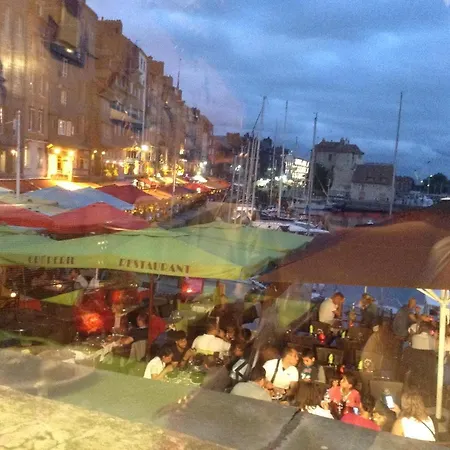 D'hotes Le Nid Du Phare Avec Jacuzzi Prive 住宿加早餐酒店 翁弗勒尔